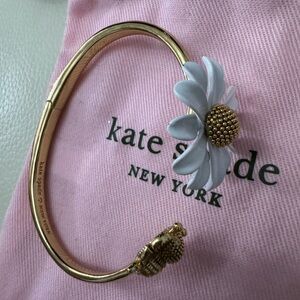 Kate Spade Hinge Bangle Bracelet Gold Tone Daisy 🌼